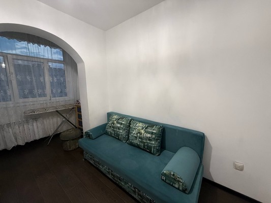 Продам трехкомнатную (3-комн.) квартиру, Лермонтова ул, 11, Симферополь г