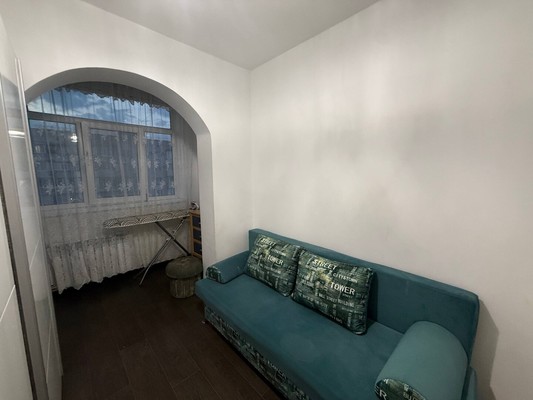 Продам трехкомнатную (3-комн.) квартиру, Лермонтова ул, 11, Симферополь г