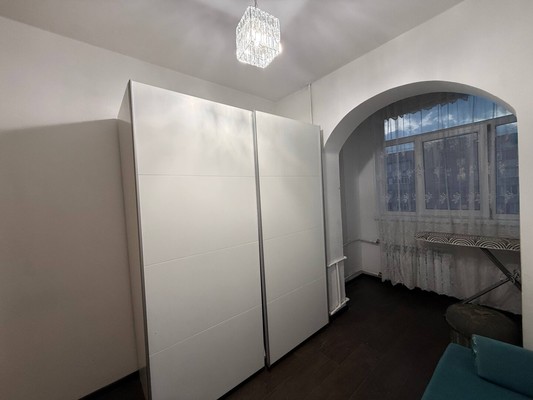 Продам трехкомнатную (3-комн.) квартиру, Лермонтова ул, 11, Симферополь г