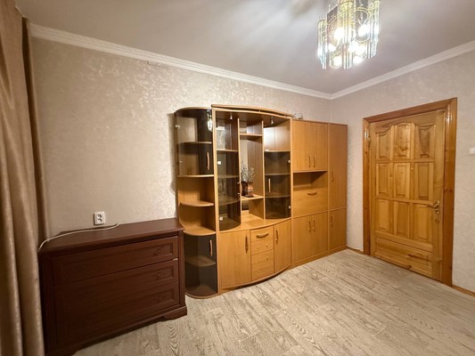 Продам трехкомнатную (3-комн.) квартиру, Лермонтова ул, 11, Симферополь г