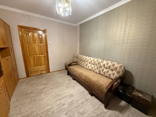 Продам трехкомнатную (3-комн.) квартиру, Лермонтова ул, 11, Симферополь г