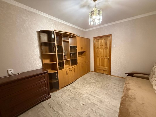 Продам трехкомнатную (3-комн.) квартиру, Лермонтова ул, 11, Симферополь г