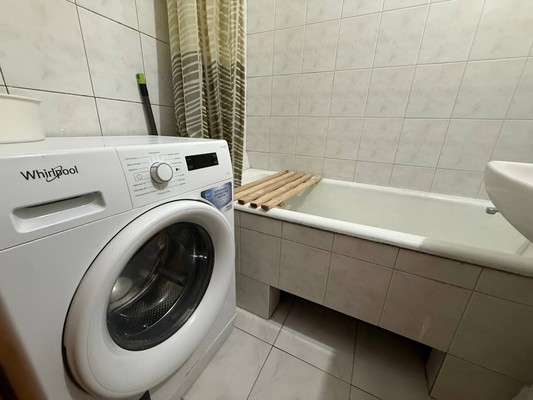 Продам трехкомнатную (3-комн.) квартиру, Лермонтова ул, 11, Симферополь г