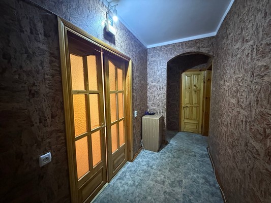 Продам трехкомнатную (3-комн.) квартиру, Лермонтова ул, 11, Симферополь г