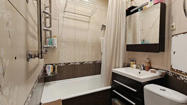Продам трехкомнатную (3-комн.) квартиру, Ольгинская ул, 46к1, Видное г