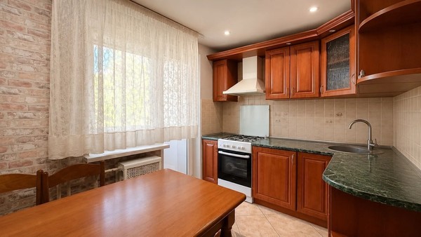 Продам трехкомнатную (3-комн.) квартиру, Старопрегольская наб, 4, Калининград г