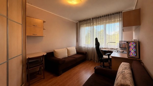 Продам трехкомнатную (3-комн.) квартиру, Старопрегольская наб, 4, Калининград г