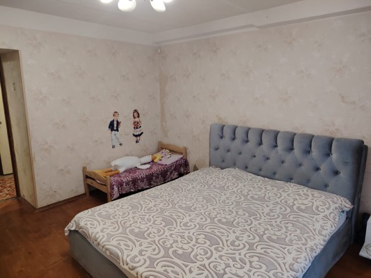 Продам трехкомнатную (3-комн.) квартиру, Чайковского ул, 14, Лобня г