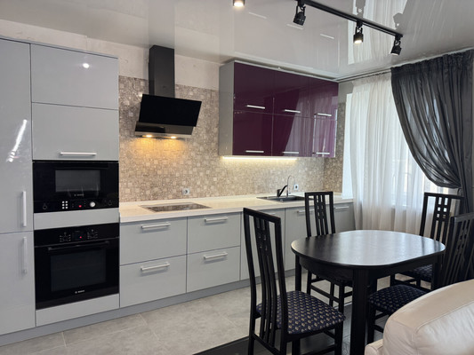 Продам трехкомнатную (3-комн.) квартиру, Первостроителей пр-кт, 21, Комсомольск-на-Амуре г