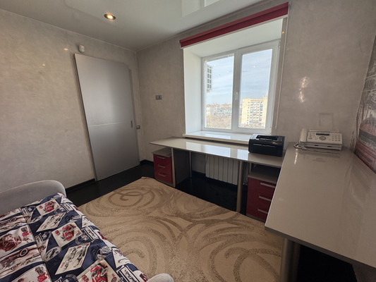 Продам трехкомнатную (3-комн.) квартиру, Первостроителей пр-кт, 21, Комсомольск-на-Амуре г