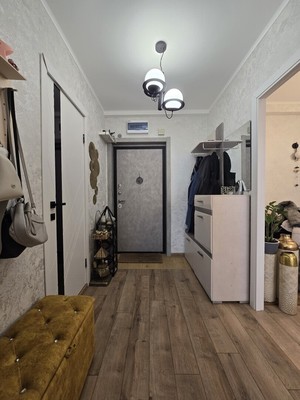 Продам однокомнатную (1-комн.) квартиру, 100 кв-л, 1к3, Москва г