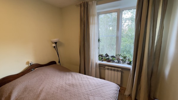 Продам трехкомнатную (3-комн.) квартиру, Космонавтов пр-кт, 64, Санкт-Петербург г