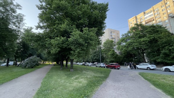 Продам трехкомнатную (3-комн.) квартиру, Космонавтов пр-кт, 64, Санкт-Петербург г