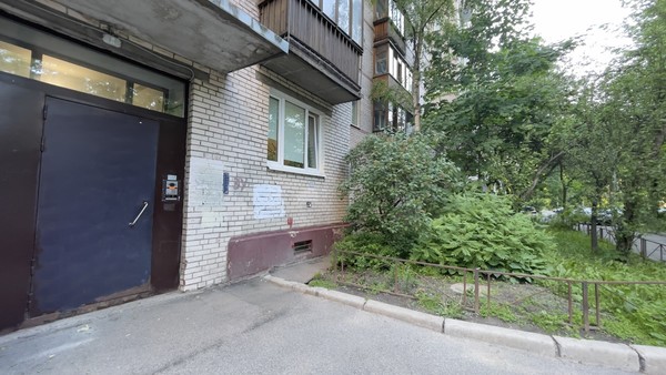 Продам трехкомнатную (3-комн.) квартиру, Космонавтов пр-кт, 64, Санкт-Петербург г