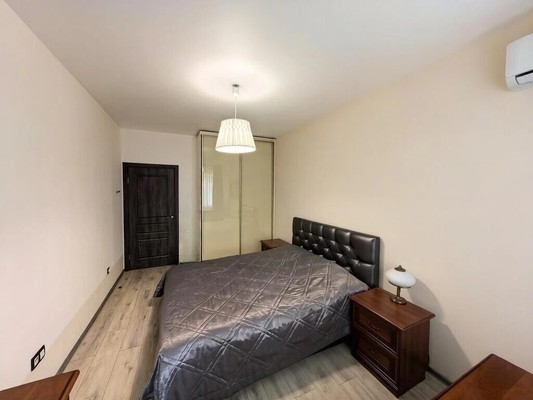 Продам двухкомнатную (2-комн.) квартиру, М.Светлова ул, 28А, Калининград г