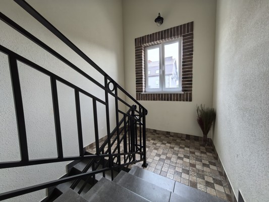 Продам двухкомнатную (2-комн.) квартиру, М.Светлова ул, 28А, Калининград г