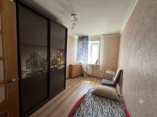 Продам трехкомнатную (3-комн.) квартиру, Юбилейная ул, 8, Находка г