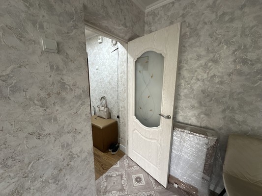 Продам двухкомнатную (2-комн.) квартиру, Коммунистическая ул, 6, Кропоткин г