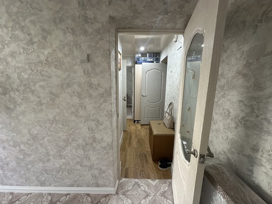 Продам двухкомнатную (2-комн.) квартиру, Коммунистическая ул, 6, Кропоткин г