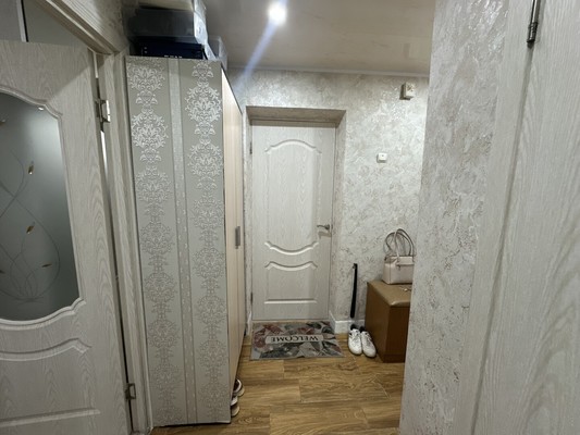 Продам двухкомнатную (2-комн.) квартиру, Коммунистическая ул, 6, Кропоткин г