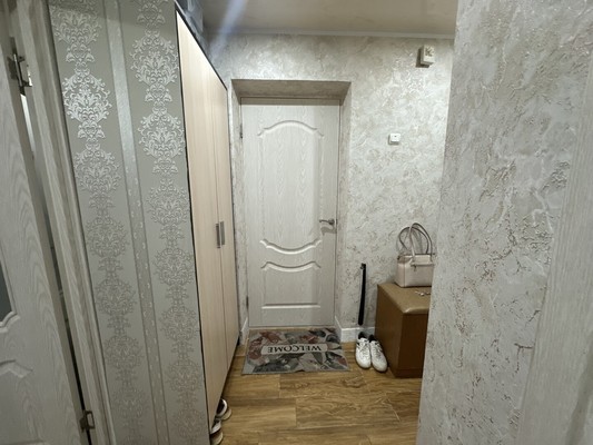 Продам двухкомнатную (2-комн.) квартиру, Коммунистическая ул, 6, Кропоткин г