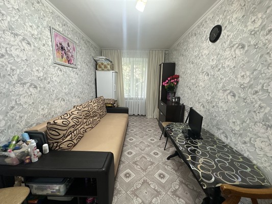 Продам двухкомнатную (2-комн.) квартиру, Коммунистическая ул, 6, Кропоткин г