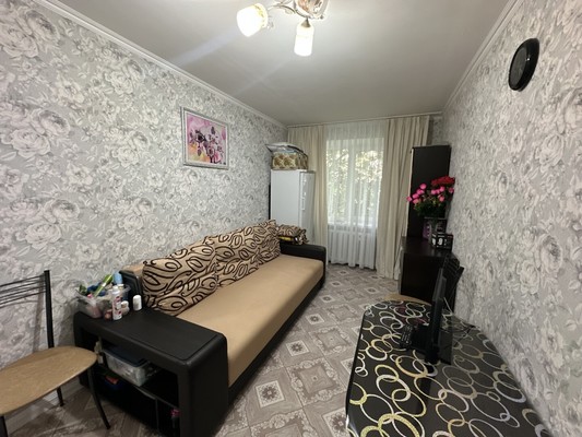Продам двухкомнатную (2-комн.) квартиру, Коммунистическая ул, 6, Кропоткин г