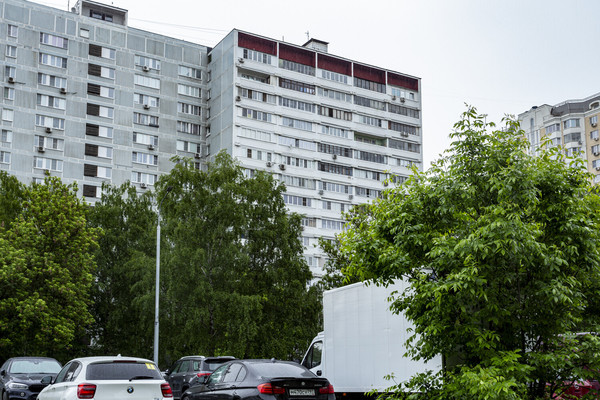 Продам трехкомнатную (3-комн.) квартиру, Нарвская ул, 11к4, Москва г