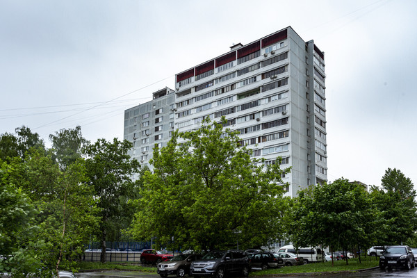 Продам трехкомнатную (3-комн.) квартиру, Нарвская ул, 11к4, Москва г