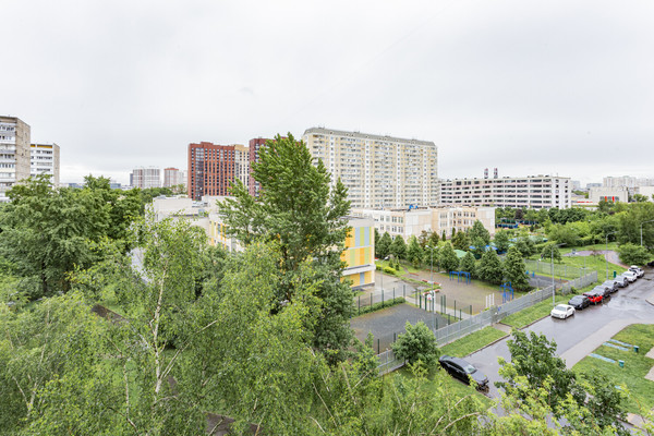 Продам трехкомнатную (3-комн.) квартиру, Нарвская ул, 11к4, Москва г