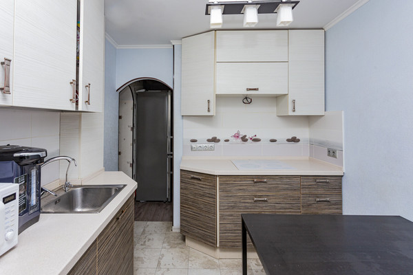Продам трехкомнатную (3-комн.) квартиру, Нарвская ул, 11к4, Москва г