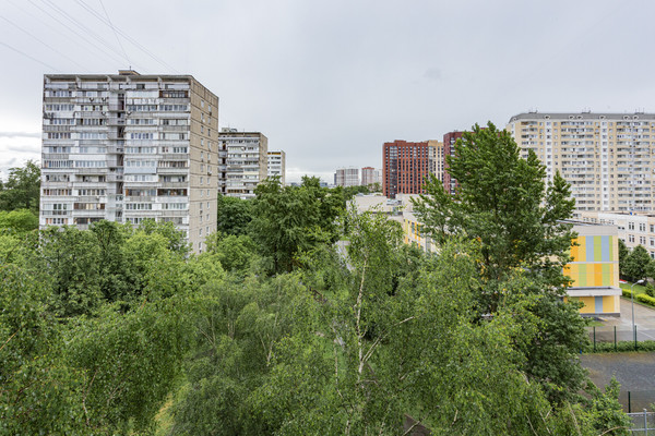 Продам трехкомнатную (3-комн.) квартиру, Нарвская ул, 11к4, Москва г