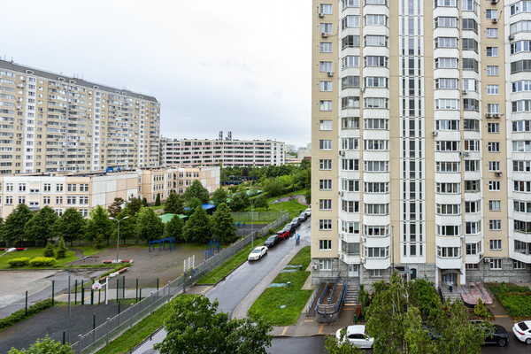 Продам трехкомнатную (3-комн.) квартиру, Нарвская ул, 11к4, Москва г