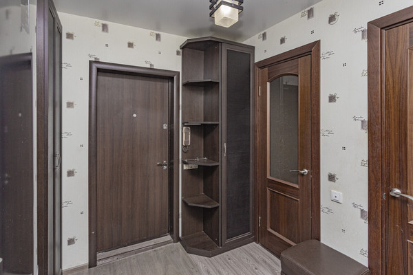 Продам трехкомнатную (3-комн.) квартиру, Нарвская ул, 11к4, Москва г