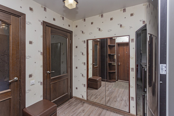 Продам трехкомнатную (3-комн.) квартиру, Нарвская ул, 11к4, Москва г