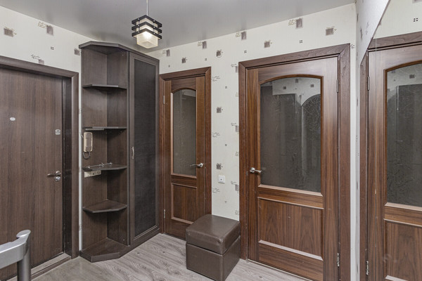 Продам трехкомнатную (3-комн.) квартиру, Нарвская ул, 11к4, Москва г