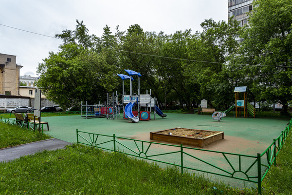Продам трехкомнатную (3-комн.) квартиру, Нарвская ул, 11к4, Москва г