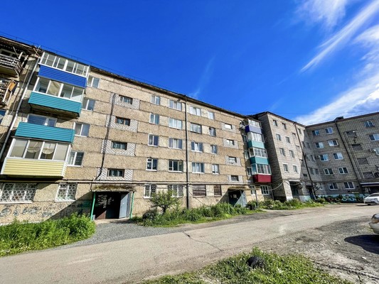 Продам двухкомнатную (2-комн.) квартиру, 2-й Микрорайон ул, 4, Эльбан рп