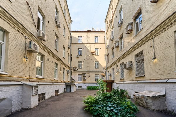 Продам однокомнатную (1-комн.) квартиру, Дмитровка Б. ул, 7/5, Москва г