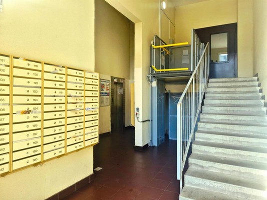 Продам однокомнатную (1-комн.) квартиру, Воронцовский б-р, 19к1, Мурино п
