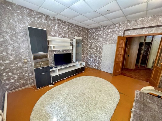 Продам трехкомнатную (3-комн.) квартиру, Школьная ул, 6, Эльбан рп