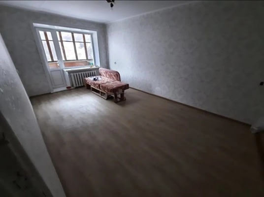 Продам двухкомнатную (2-комн.) квартиру, Заводская ул, 19, Углегорск г
