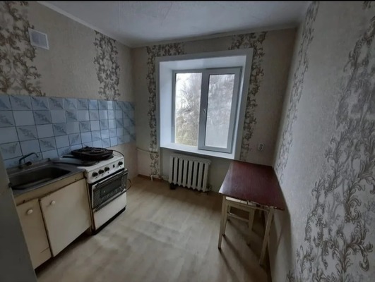 Продам двухкомнатную (2-комн.) квартиру, Заводская ул, 19, Углегорск г
