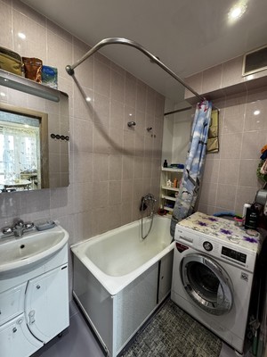Продам двухкомнатную (2-комн.) квартиру, Железнодорожная ул, 87, Южно-Сахалинск г