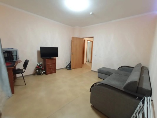 Продам двухкомнатную (2-комн.) квартиру, 3 Микрорайон ул, 24А, Смирных пгт