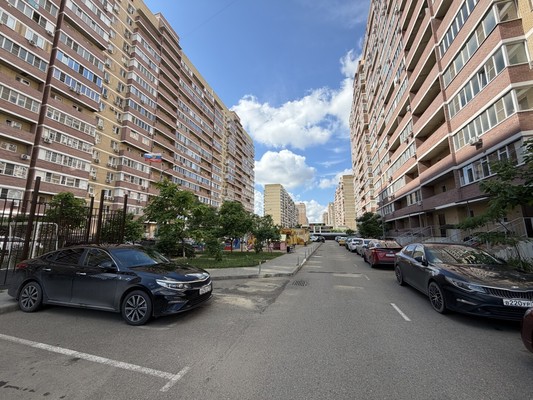 Продам двухкомнатную (2-комн.) квартиру, им. Евгении Жигуленко ул, 3, Краснодар г