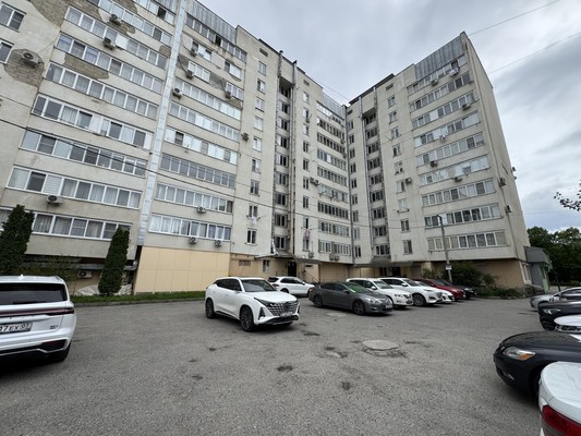 Продам трехкомнатную (3-комн.) квартиру, Кулиева пр-кт, 2кБ, Нальчик г