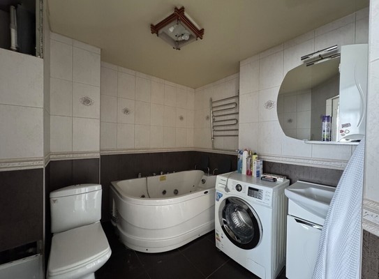 Продам трехкомнатную (3-комн.) квартиру, Кулиева пр-кт, 2кБ, Нальчик г
