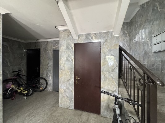Продам трехкомнатную (3-комн.) квартиру, Кулиева пр-кт, 2кБ, Нальчик г