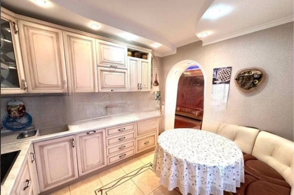 Продам трехкомнатную (3-комн.) квартиру, Дружбы ул, 5, ВНИИССОК п